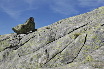 Feslbrocken auf Berg