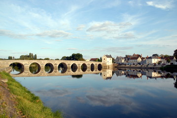 Fototapeta na wymiar Most nad Loarą