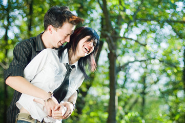 Naklejka premium Young beautiful couple outside