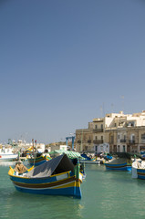 Fototapeta na wymiar Malta Marsaxlokk łód¼ rybacka wioska rybacka luzzus