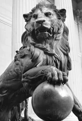 Crédence de cuisine en verre imprimé Lion Roi lion - statue en bronze d& 39 un lion