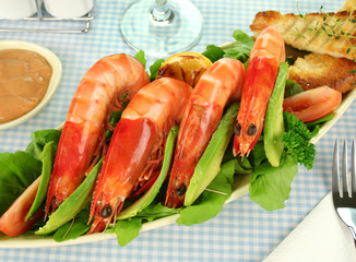 Freshly prepared shrimps with rocket salad
