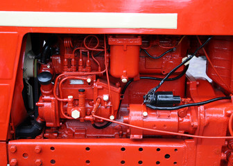 red tractor engine - 9652640