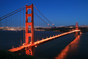 Fototapeta na wymiar Golden Gate Bridge, highway 101