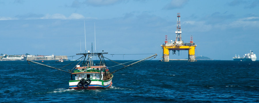 Oil platform in the Guanabara Bay