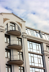 Obraz premium Modern a vein the house on a background of the clouds sky