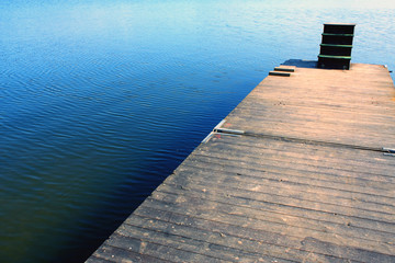 Obraz premium Ein Bootsanleger am Wasser