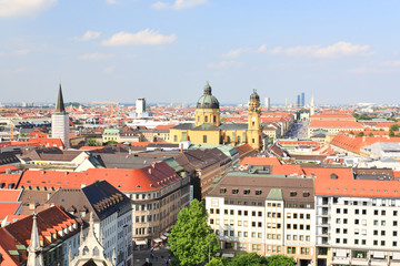 Fototapeta na wymiar Widok z lotu ptaka centrum Monachium miasta z ratusza