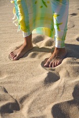 Fototapeta na wymiar feet and beach wrap