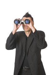 Manager, Werbeleiter schaut durch ein Fernglas, suchen