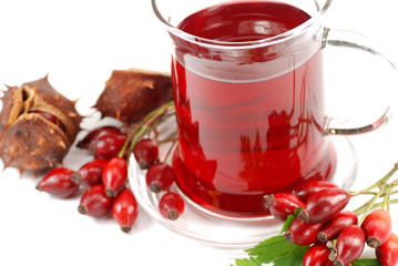 Früchtetee mit Hagebutten