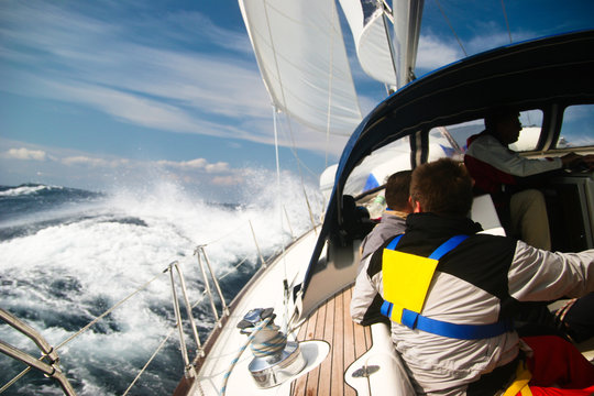 Segler in Angst vor dem Orkan