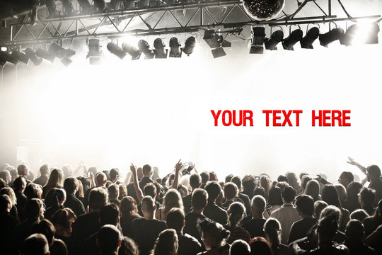 Konzertpublikum und Fl&auml;che  f&uuml;r eigenen Text