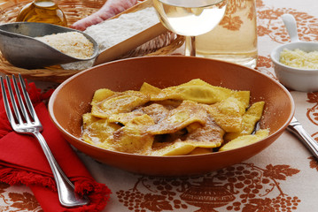 Casonsei ( casoncelli ) salsiccia e burro - Primi Lombardia