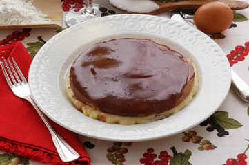 Dolce al cioccolato farcito di crema - Dolci Emilia Romagna