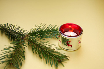 Tannenzweig mit Kerze