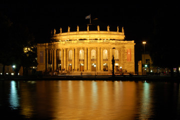 Obraz na płótnie Canvas Stuttgart Opera House w nocy