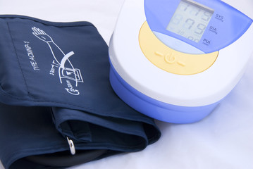 Electronic Instrument measuring pulse rate and blood pressure