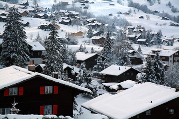 Obraz na płótnie Canvas Domki w Alpach szwajcarskich w regionie Jungfrau.