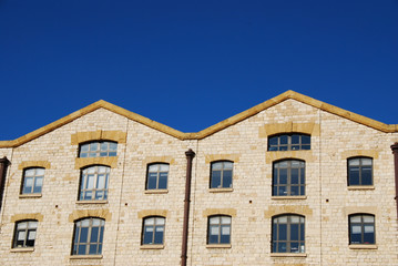 façade d'un vieux batiment