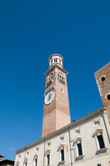 Fototapeta na wymiar Torre dei Lamberti - Verona