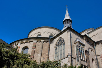 Kirche mit blauem Himmel