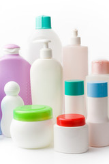 Fototapeta na wymiar Układ z plastikowych butelek różnego kształtu i koloru