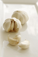 Garlic on a white plate