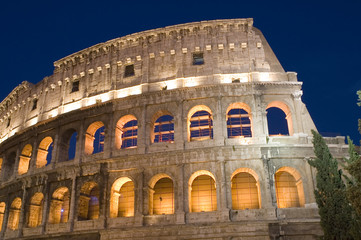 Fototapeta na wymiar Italy Older amphitheater - Coliseum in Rome
