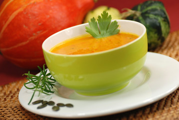 Kürbissuppe mit Petersilie