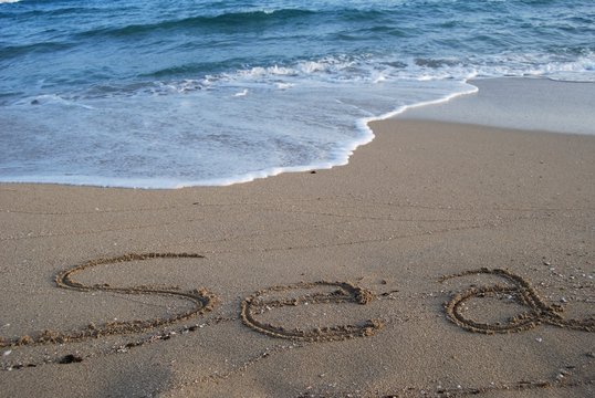 The word sea is written on the seashore