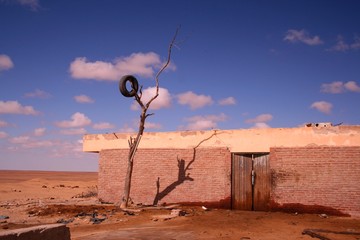 Small house in desert © Dominique BUREY