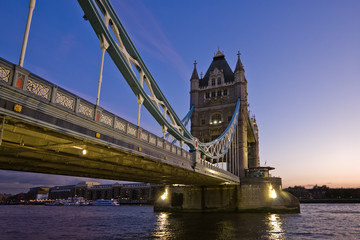 Fototapeta na wymiar wide angle shot of The London Tower Bridge at night