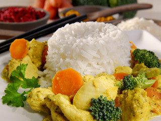 Hähnchencurry mit Gemüse und Reis