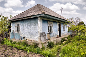 Village old house ruins © Veaceslav Popovici