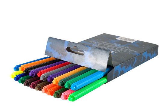 The box with felt-tip pens is photographed on a white background