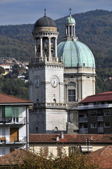 Intra, la cupola e il campanile dl Duomo