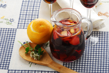Sangria al trifoglio - Cucina alle erbe e fiori