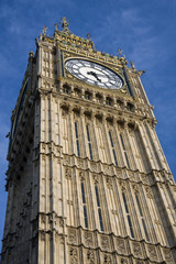 Fototapeta na wymiar Low angle view of Big Ben and the Houses of Parliament in London