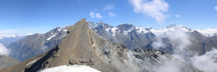 Fototapeta na wymiar Randonnée au sommet