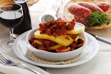 Polenta salsiccia e funghi - Secondi di carne Lombardia