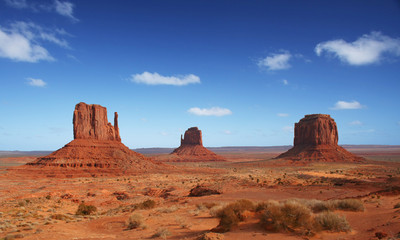 Fototapeta na wymiar Monument Valley w południowo-zachodniej Ameryki