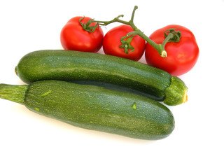 Zucchini mit Tomaten