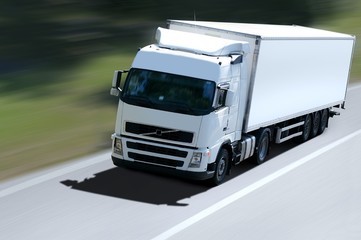 Obraz na płótnie Canvas biały ciężarówka na drodze