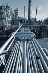 pipeline construction in oil refinery