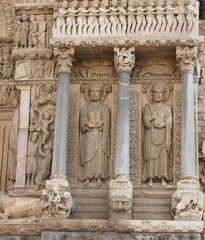 Détail de la façade de l'église st-trophime,arles.