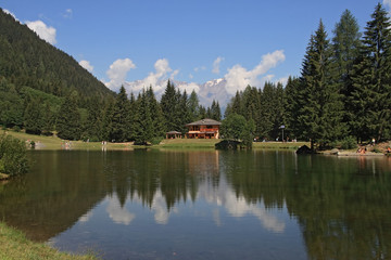 Fototapeta na wymiar Lago dei caprioli