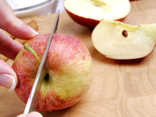 Apfel halbieren