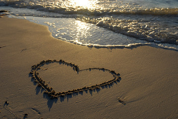 Ein Herz am Strand