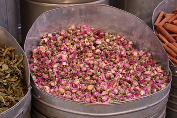 boutons de roses séchées